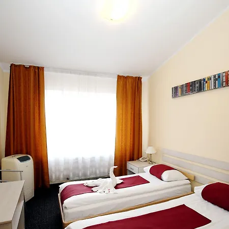 Hotel Tomo Free Parking 3*
